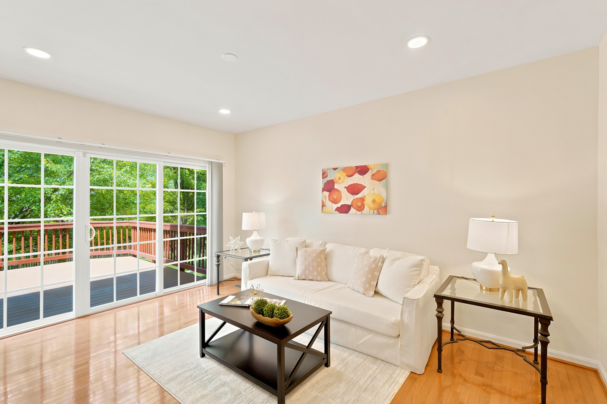 Great room with glass doors to the deck, Aldie